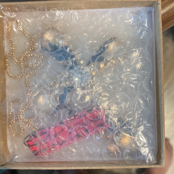 NWT LARGE Beautiful Enamel Cross with Rhinestones Pendant Necklace with Extender - Picture 5 of 7